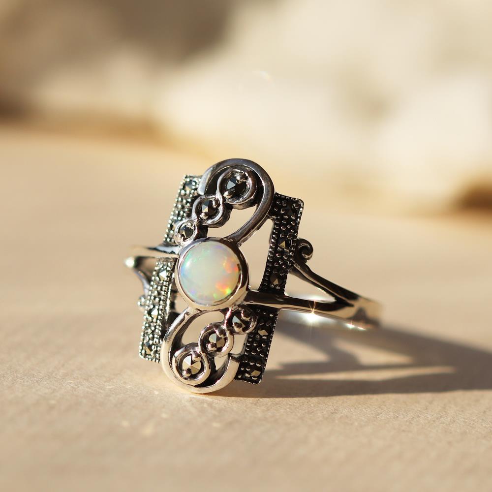Gemondo 925 Argent 0,28ct Cabochon Opale & 0,15 CT Marcassite Classique Bague Style Art Nouveau