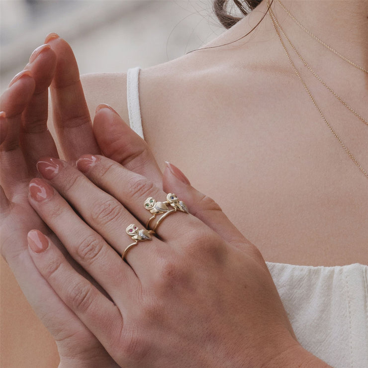 Bague Gardenia Chouette en Or Jaune 9ct avec Emeraude et Saphir Blanc