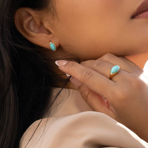 Bague classique avec marquise turquoise en or jaune 9 carats