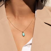 Collier pendentif classique en or jaune 9 carats avec turquoise marquise