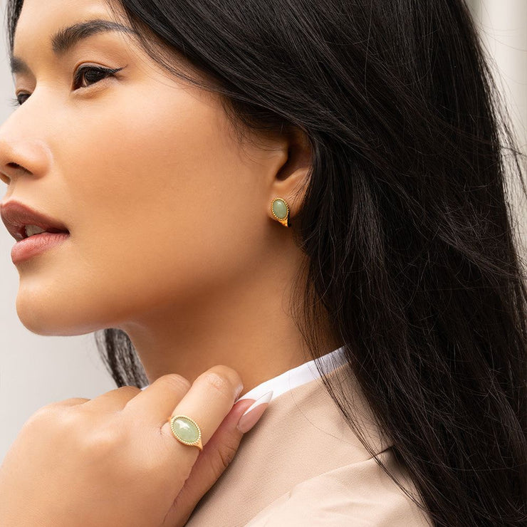 Boucles d'oreilles pendantes ovales Classique en or jaune 9 carats avec jadéite verte