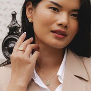 Bague Classique avec jadéite verte ovale en or jaune 9 carats