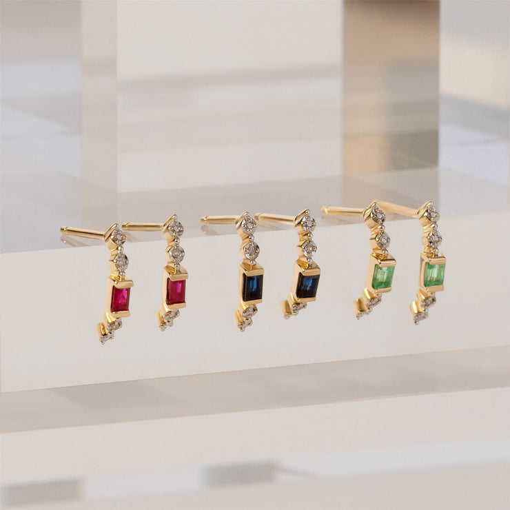 Boucles d'Oreilles Baguette Demi-Eternité Créoles Classiques en Or Jaune 9ct avec Saphir et Diamants