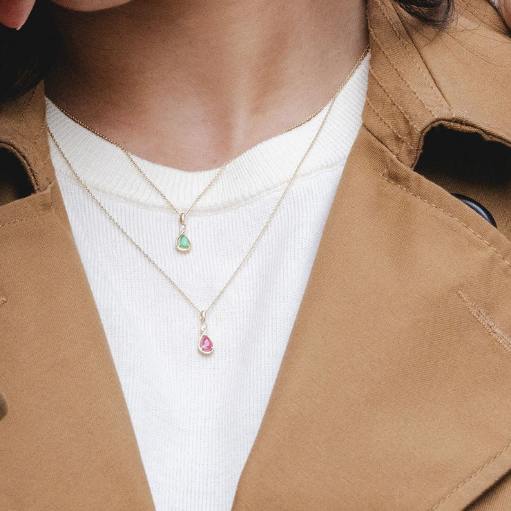Collier Pendentif Classique en Or Jaune 9ct avec Rubis Poire et Diamants