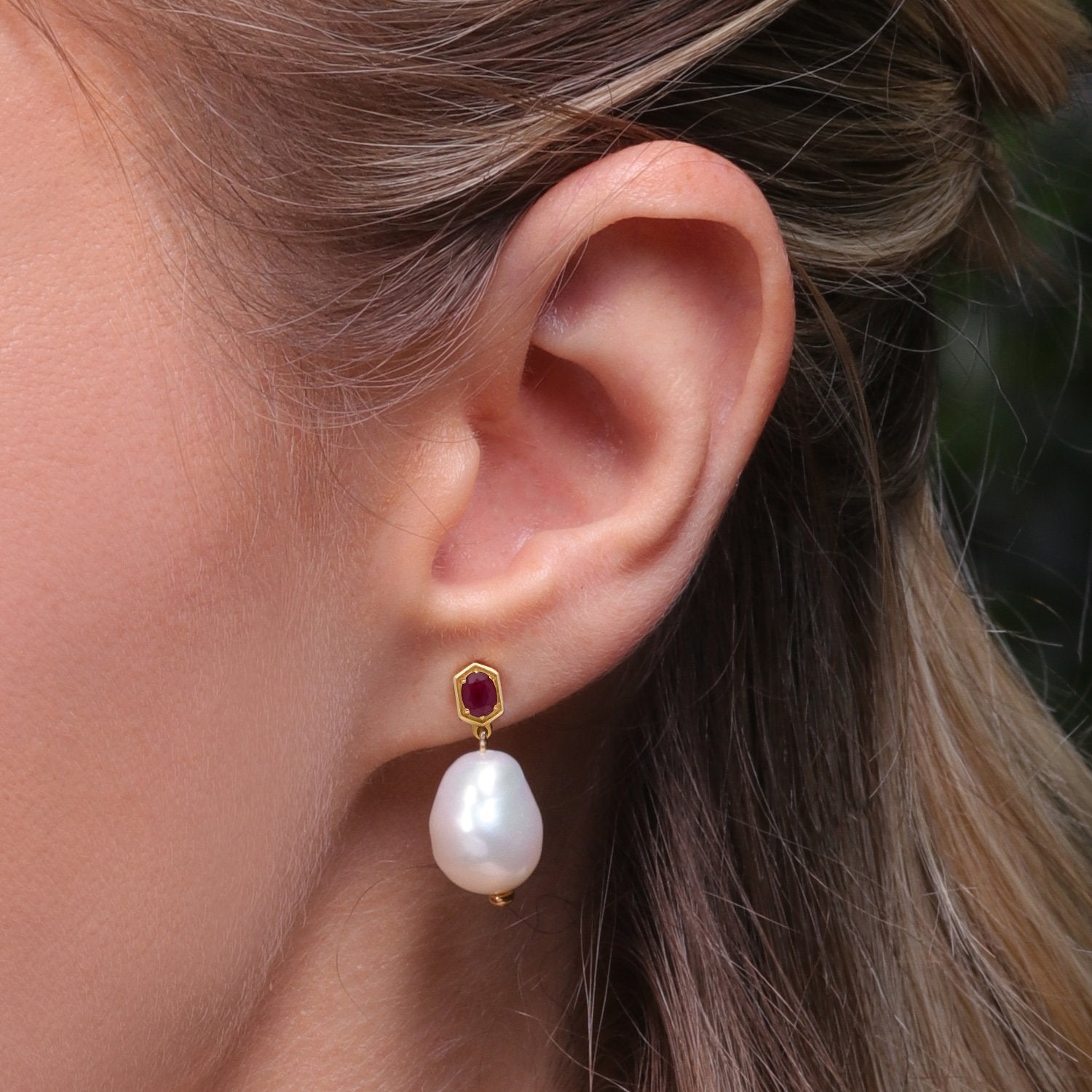 Boucles perles noires et blanches pendants plaqués or – Boucles d'oreilles